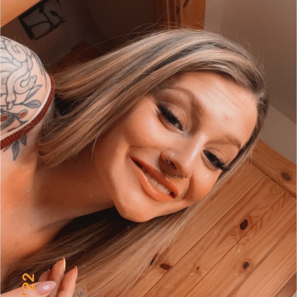 Meet your Posher, Becca